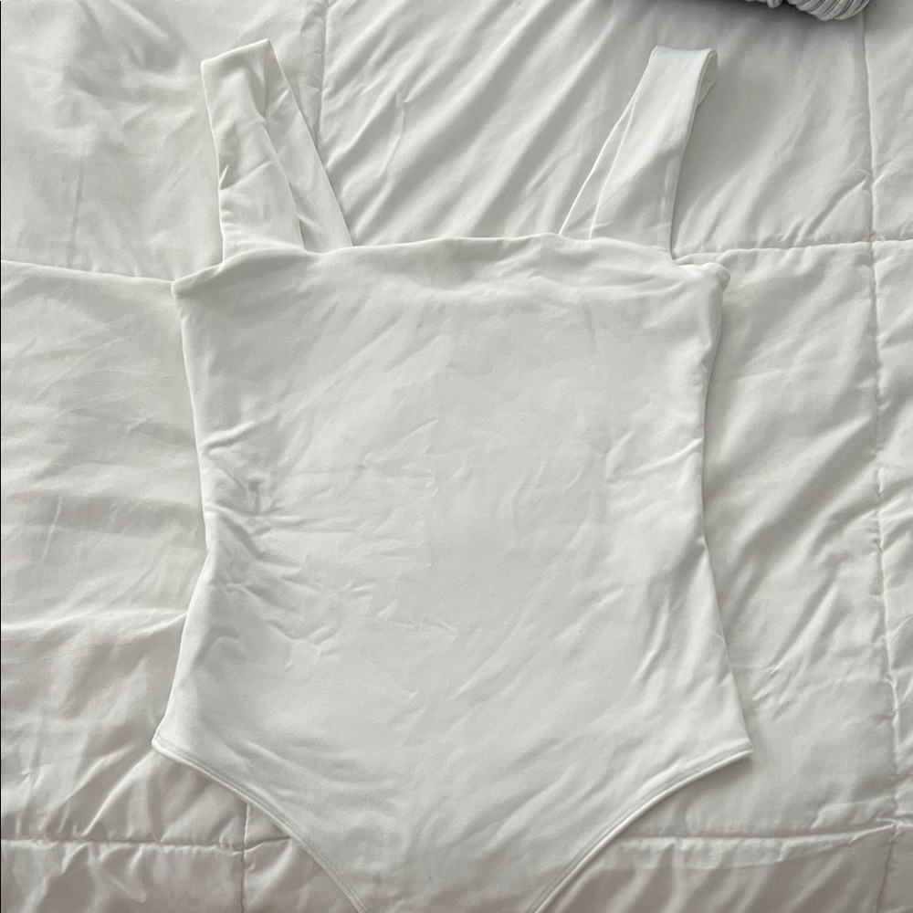 Abercrombie & Fitch soft AF white bodysuit (xs)